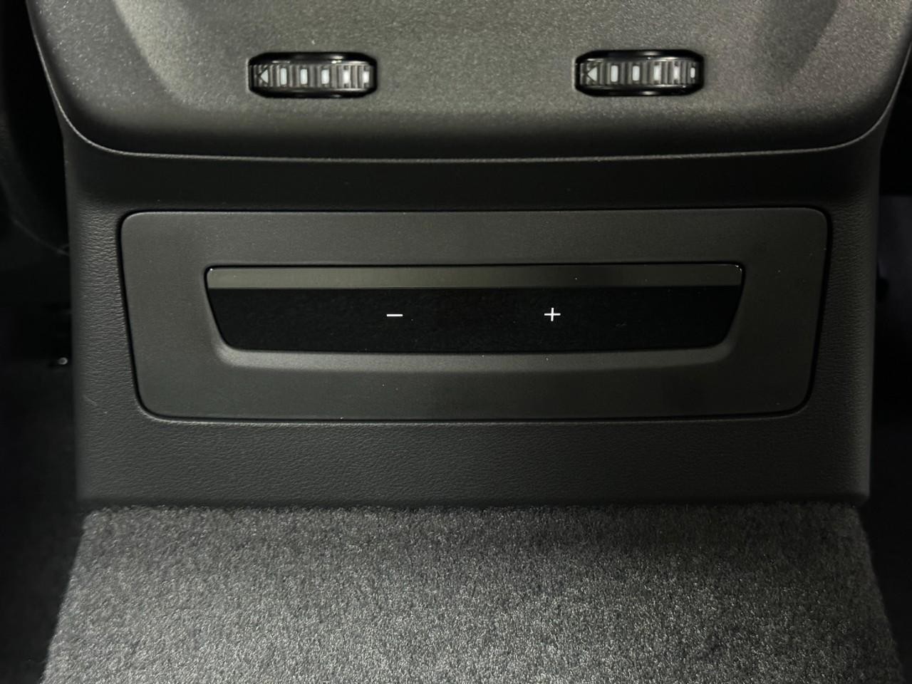 Audi A5 Vehicle Full-screen Gallery Image 11