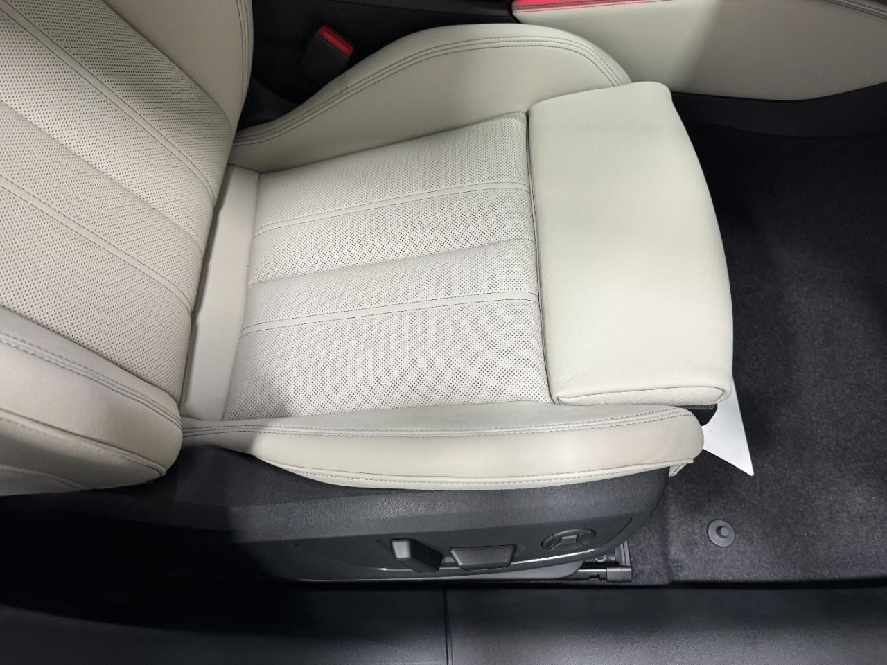 Audi A5 Vehicle Full-screen Gallery Image 19