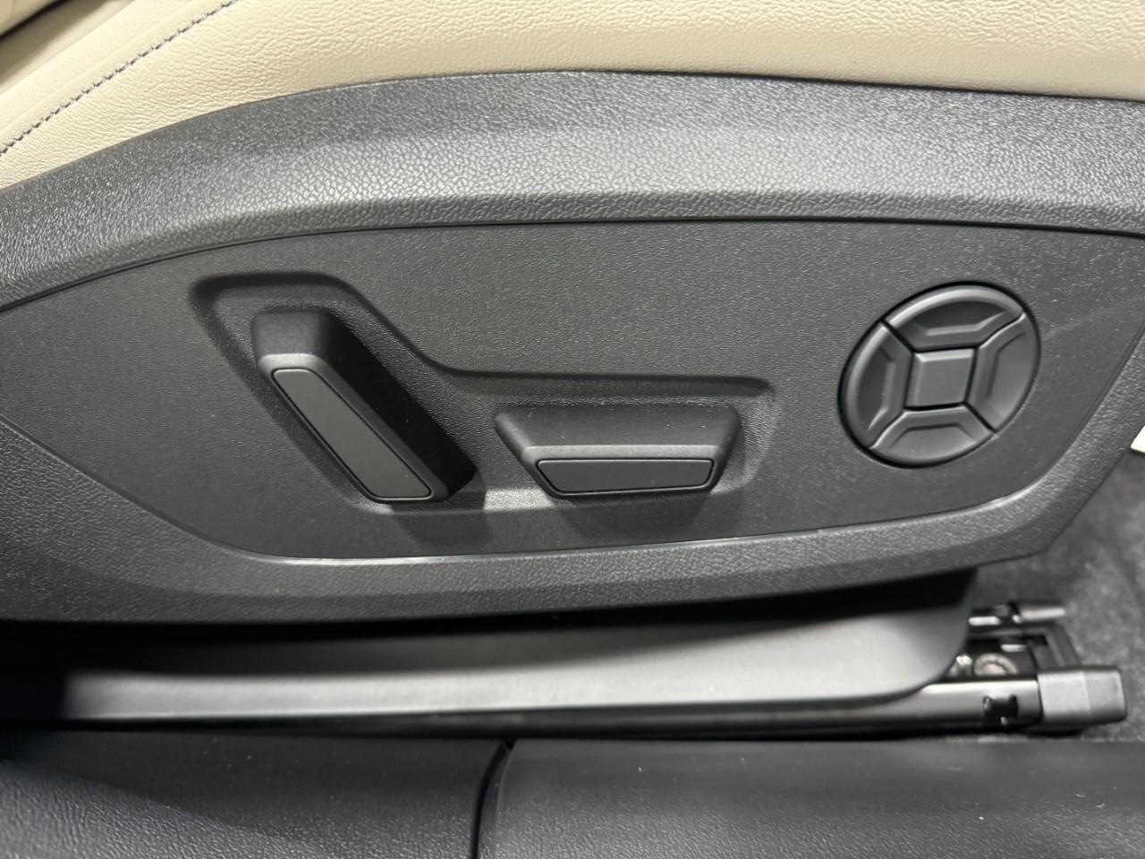 Audi A5 Vehicle Full-screen Gallery Image 20