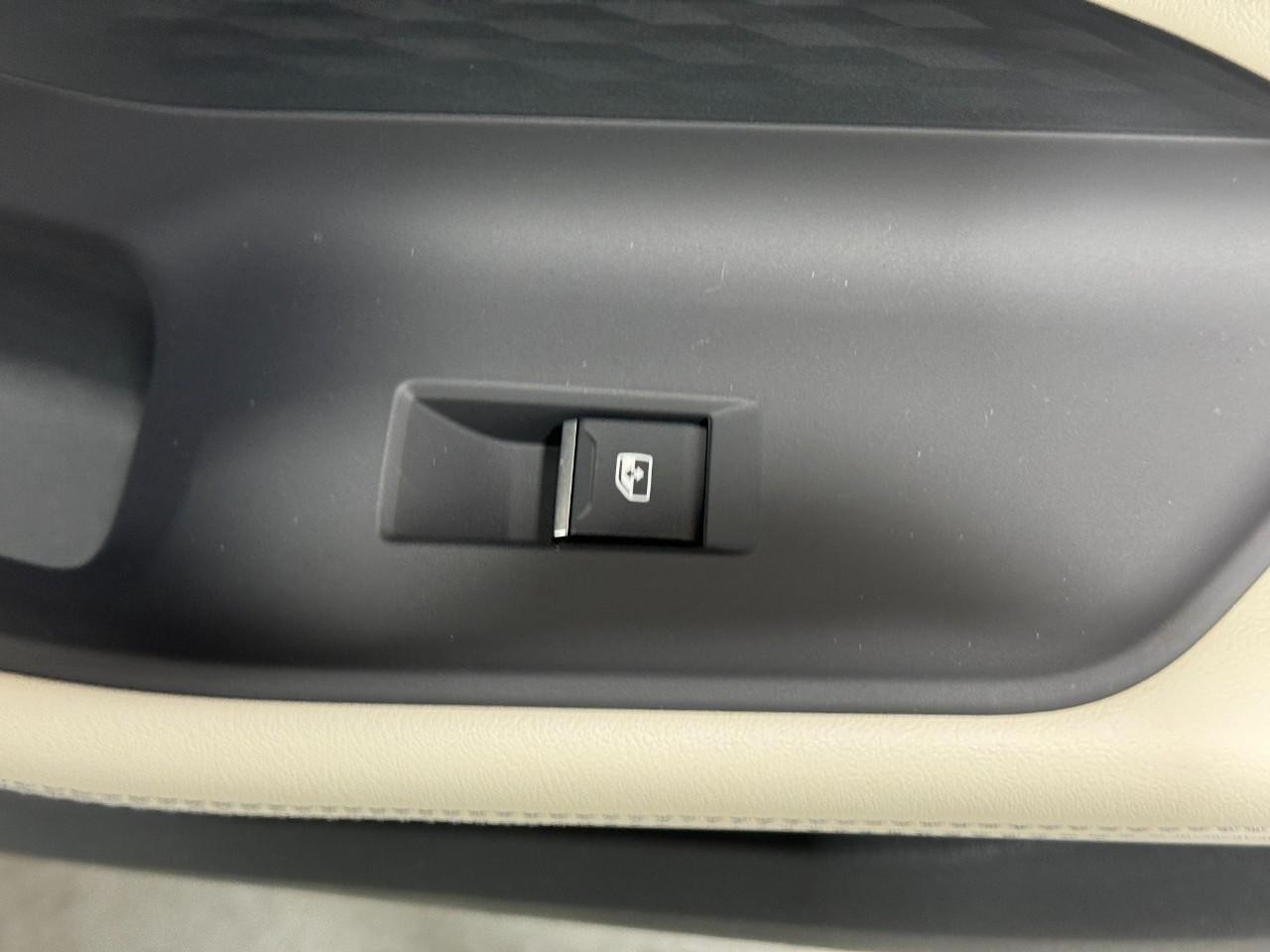 Audi A5 Vehicle Full-screen Gallery Image 22