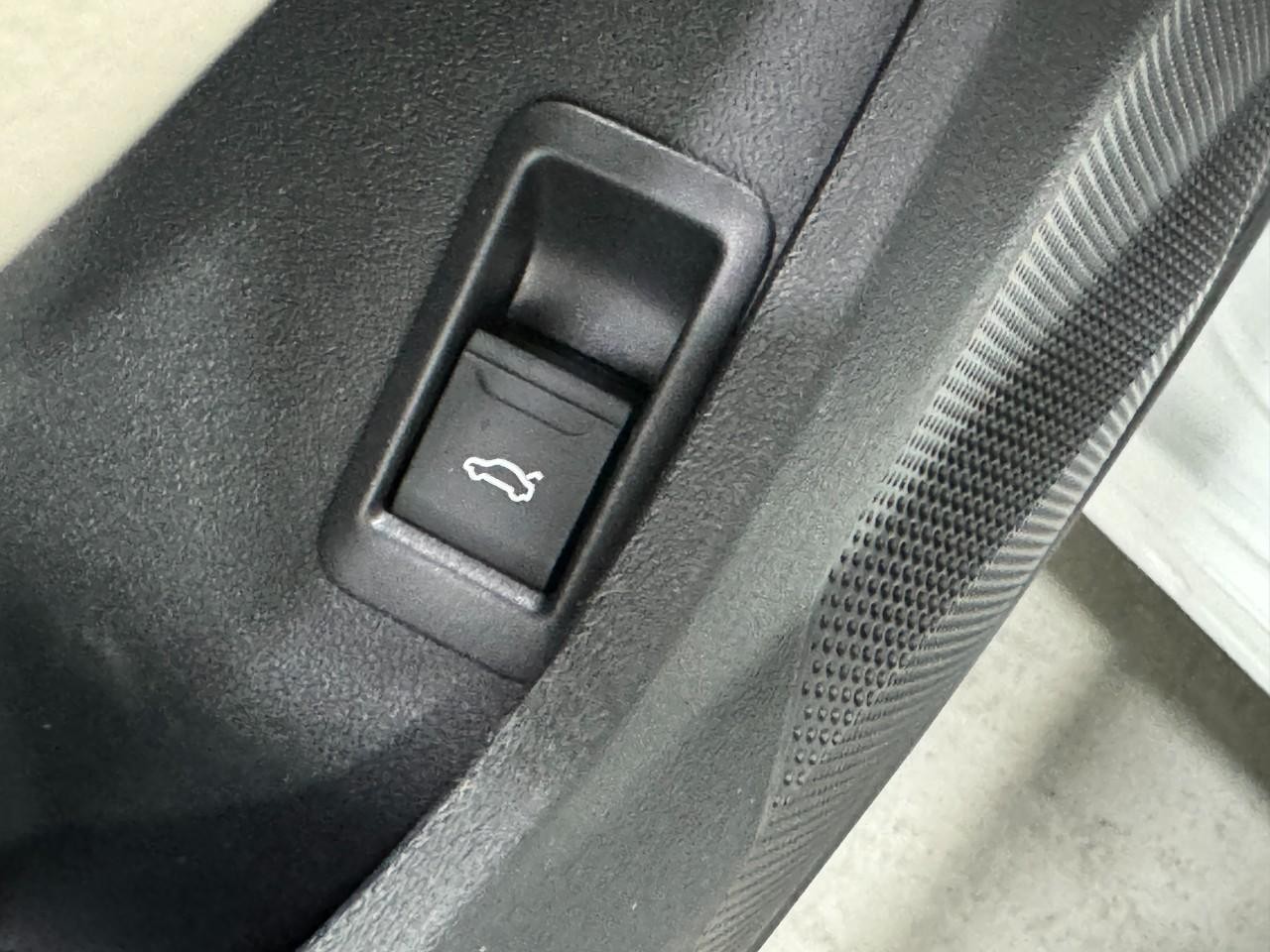 Audi A5 Vehicle Full-screen Gallery Image 26