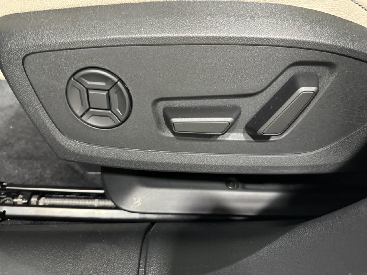 Audi A5 Vehicle Full-screen Gallery Image 29