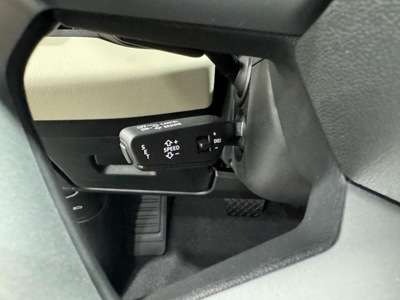 Audi A5 Vehicle Full-screen Gallery Image 30