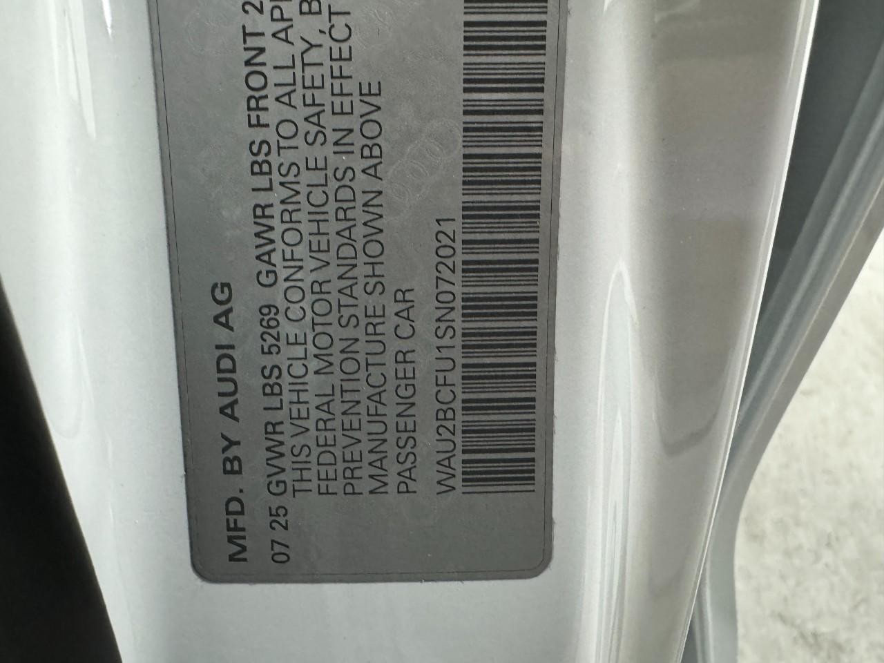 Audi A5 Vehicle Full-screen Gallery Image 35