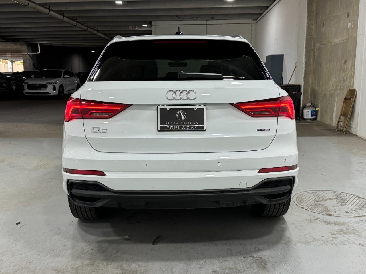 Audi Q3 Vehicle Full-screen Gallery Image 9