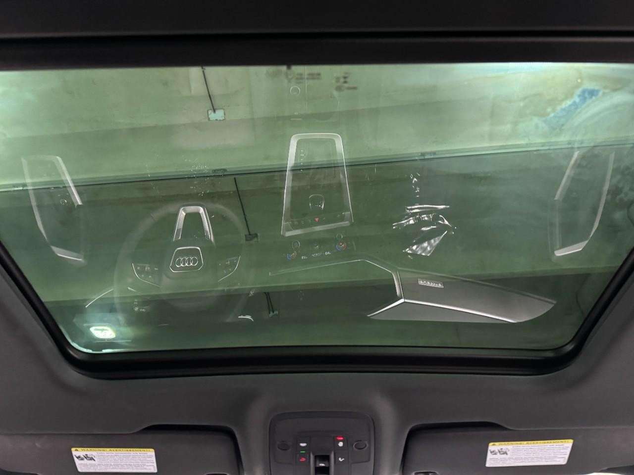 Audi Q3 Vehicle Full-screen Gallery Image 11