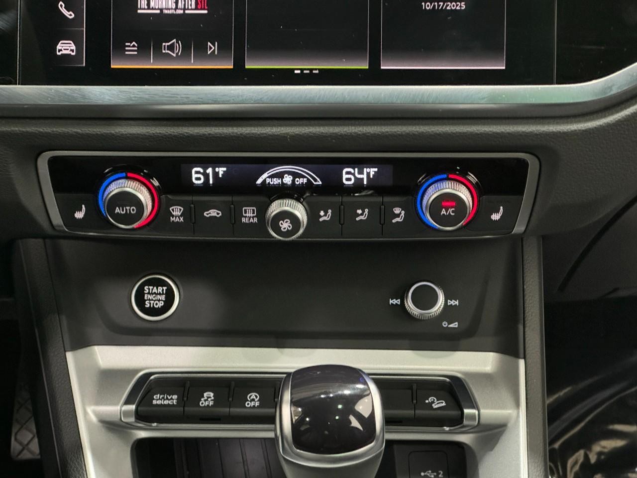Audi Q3 Vehicle Full-screen Gallery Image 15