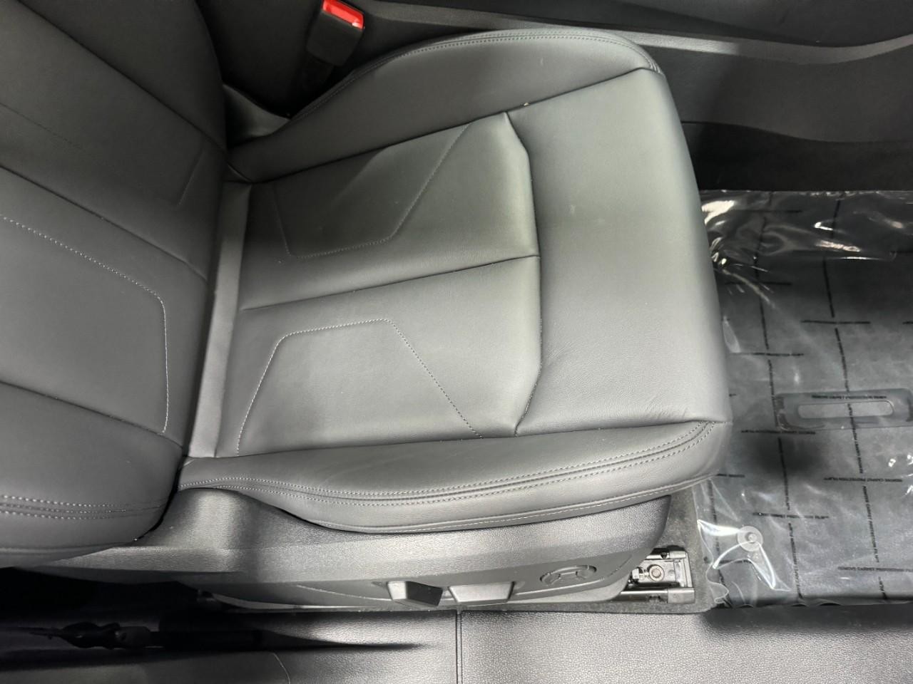 Audi Q3 Vehicle Full-screen Gallery Image 19