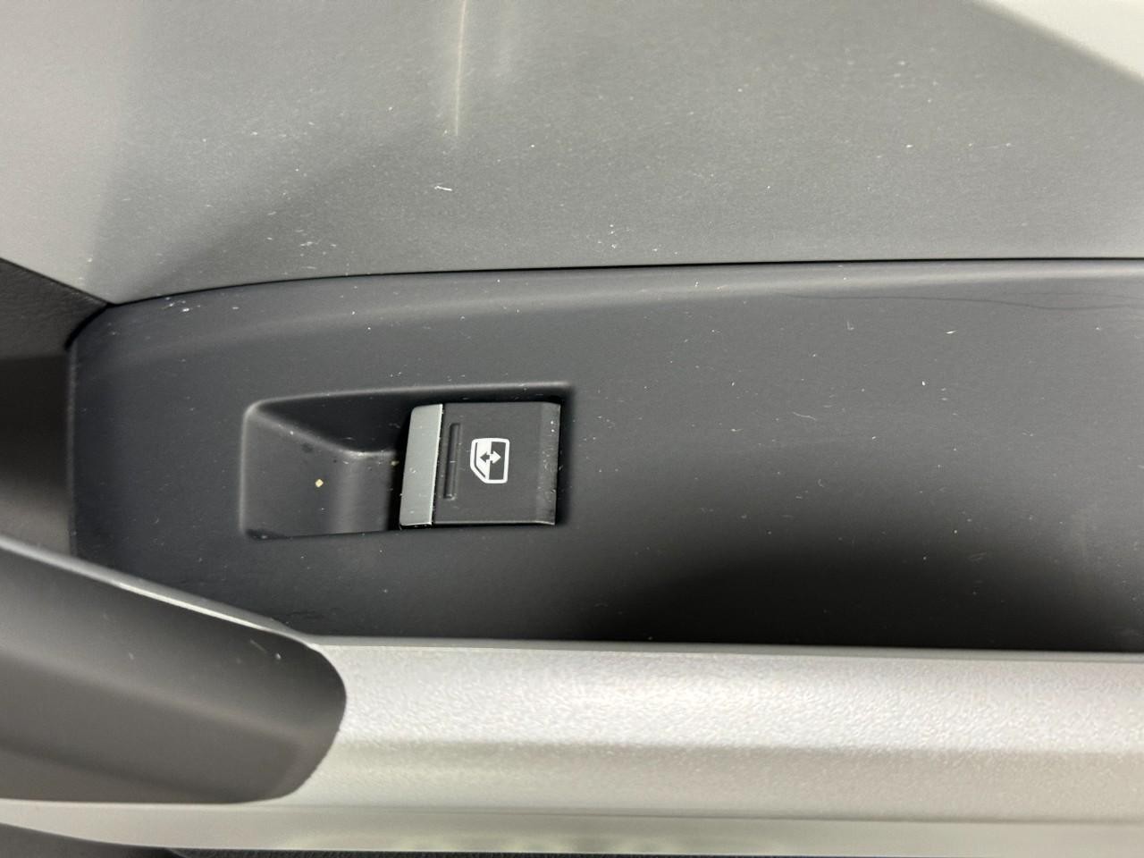 Audi Q3 Vehicle Full-screen Gallery Image 22