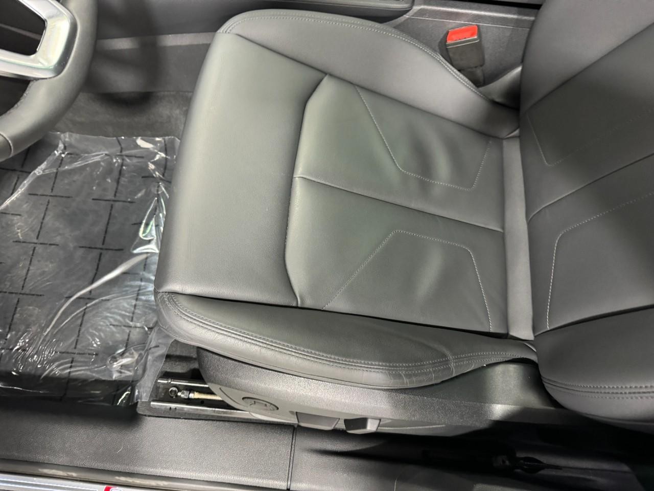 Audi Q3 Vehicle Full-screen Gallery Image 27