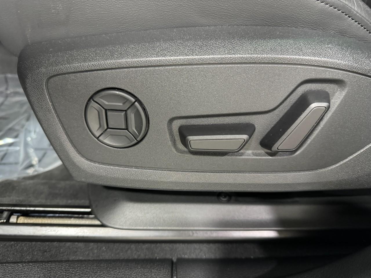Audi Q3 Vehicle Full-screen Gallery Image 28