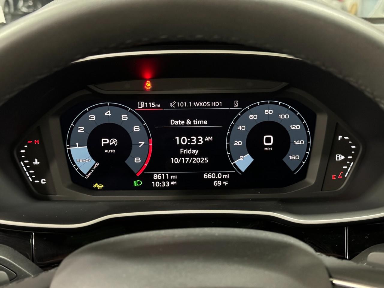 Audi Q3 Vehicle Full-screen Gallery Image 33