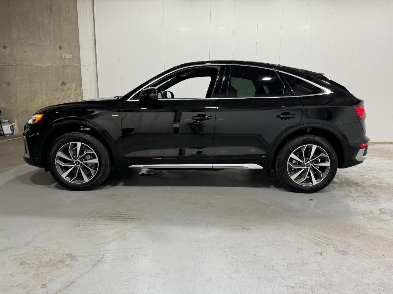Audi Q5 Sportback Vehicle Full-screen Gallery Image 2