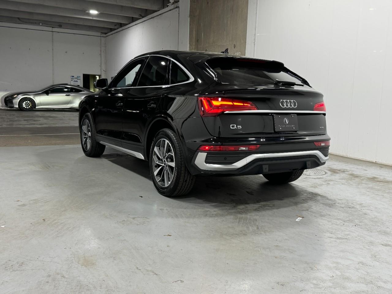 Audi Q5 Sportback Vehicle Full-screen Gallery Image 3
