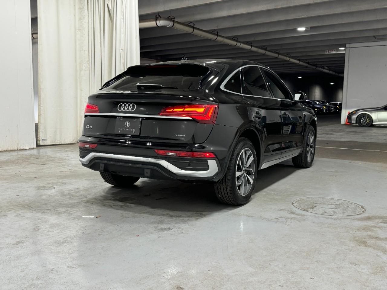 Audi Q5 Sportback Vehicle Full-screen Gallery Image 4
