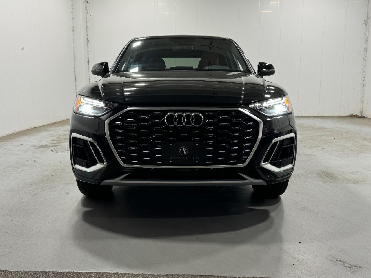 Audi Q5 Sportback Vehicle Full-screen Gallery Image 7