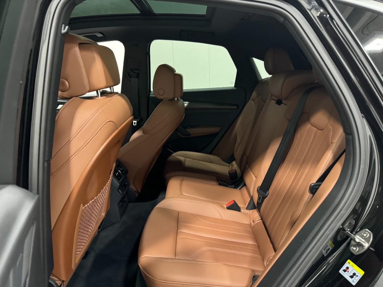 Audi Q5 Sportback Vehicle Full-screen Gallery Image 8