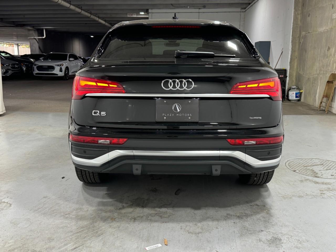 Audi Q5 Sportback Vehicle Full-screen Gallery Image 9