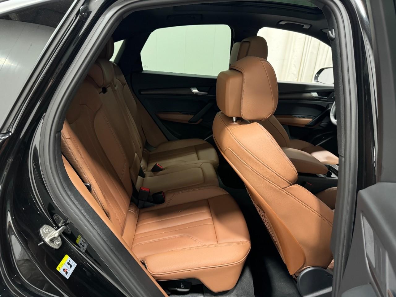 Audi Q5 Sportback Vehicle Full-screen Gallery Image 10