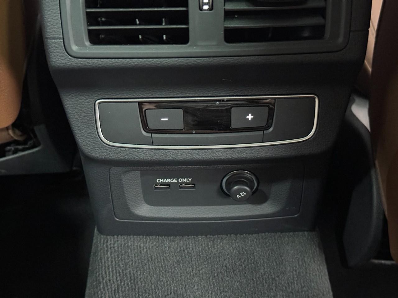 Audi Q5 Sportback Vehicle Full-screen Gallery Image 11