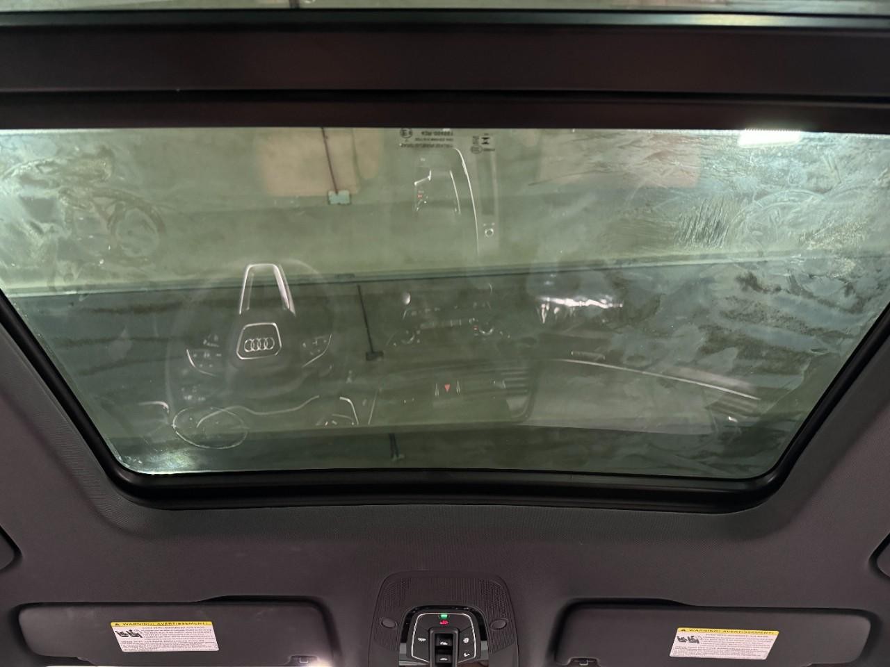 Audi Q5 Sportback Vehicle Full-screen Gallery Image 12