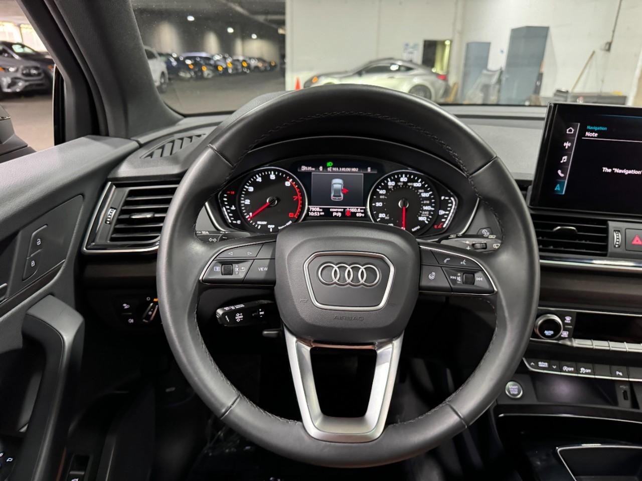 Audi Q5 Sportback Vehicle Full-screen Gallery Image 14