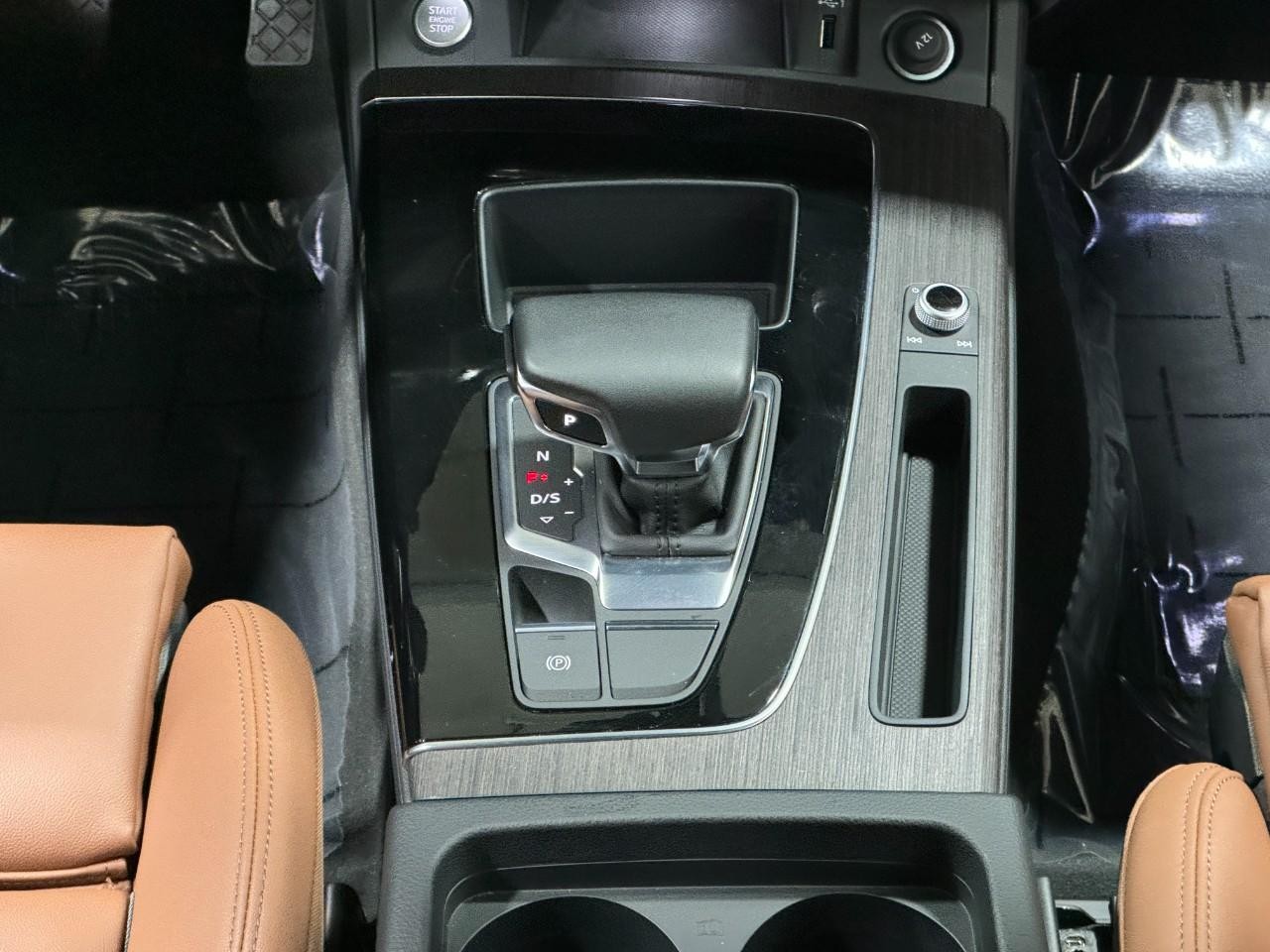 Audi Q5 Sportback Vehicle Full-screen Gallery Image 17