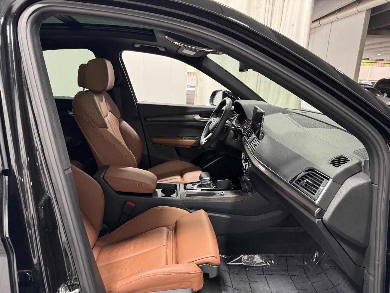 Audi Q5 Sportback Vehicle Full-screen Gallery Image 19