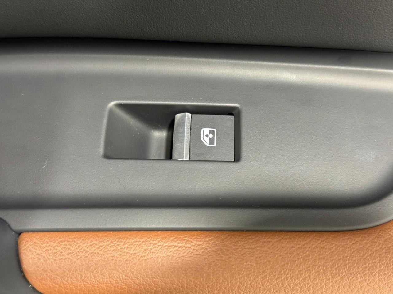 Audi Q5 Sportback Vehicle Full-screen Gallery Image 23