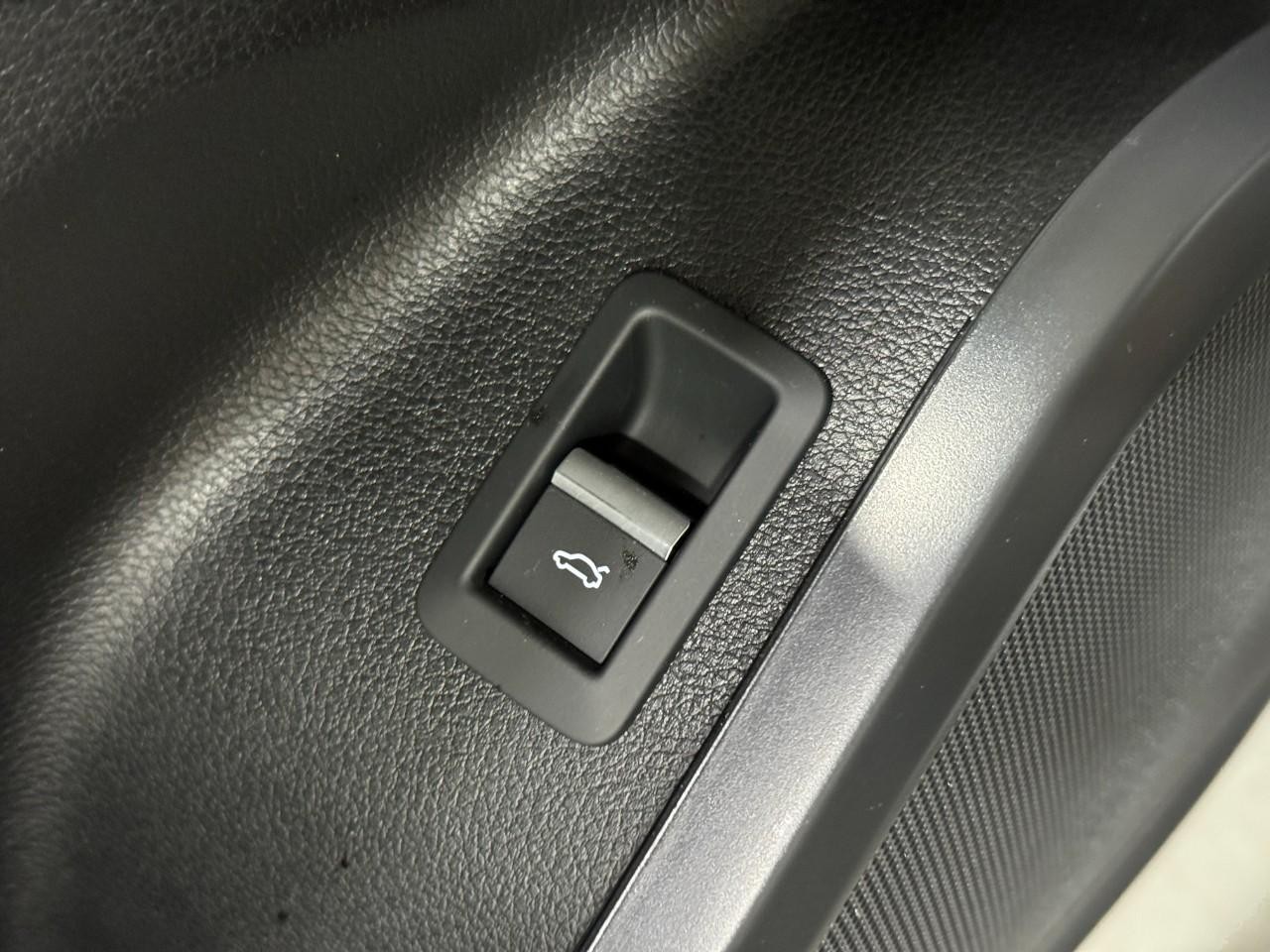 Audi Q5 Sportback Vehicle Full-screen Gallery Image 26