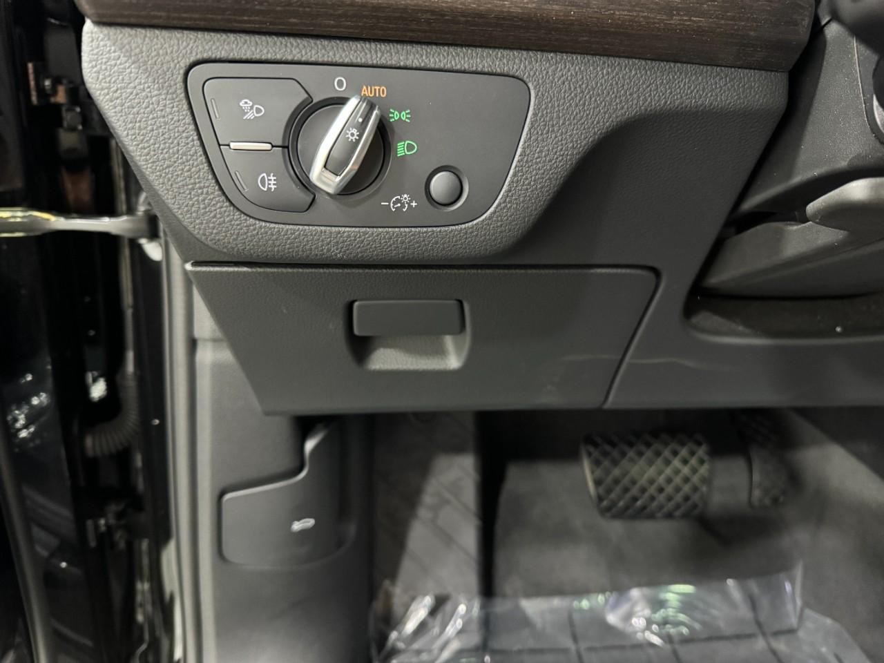 Audi Q5 Sportback Vehicle Full-screen Gallery Image 30