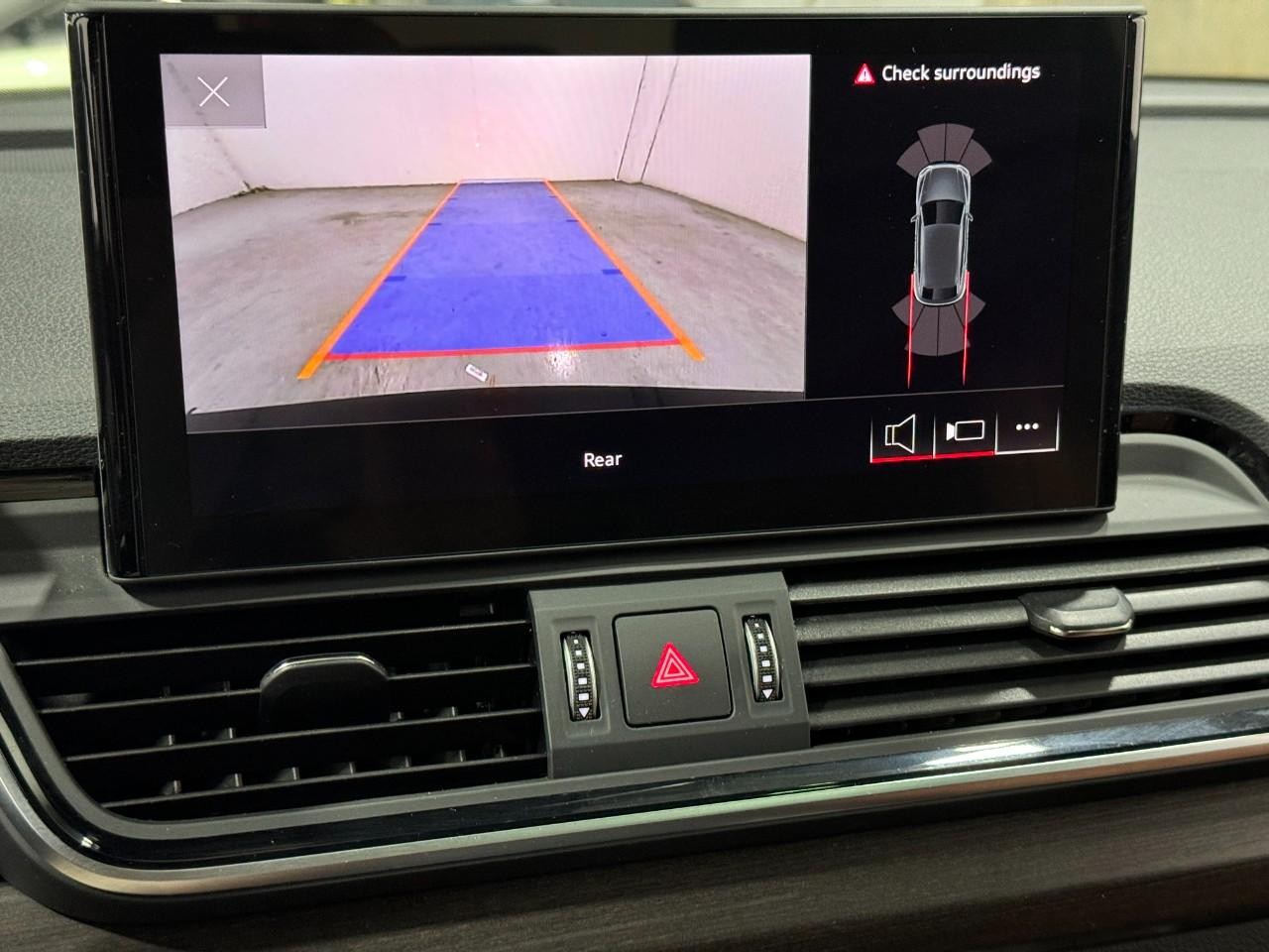 Audi Q5 Sportback Vehicle Full-screen Gallery Image 35