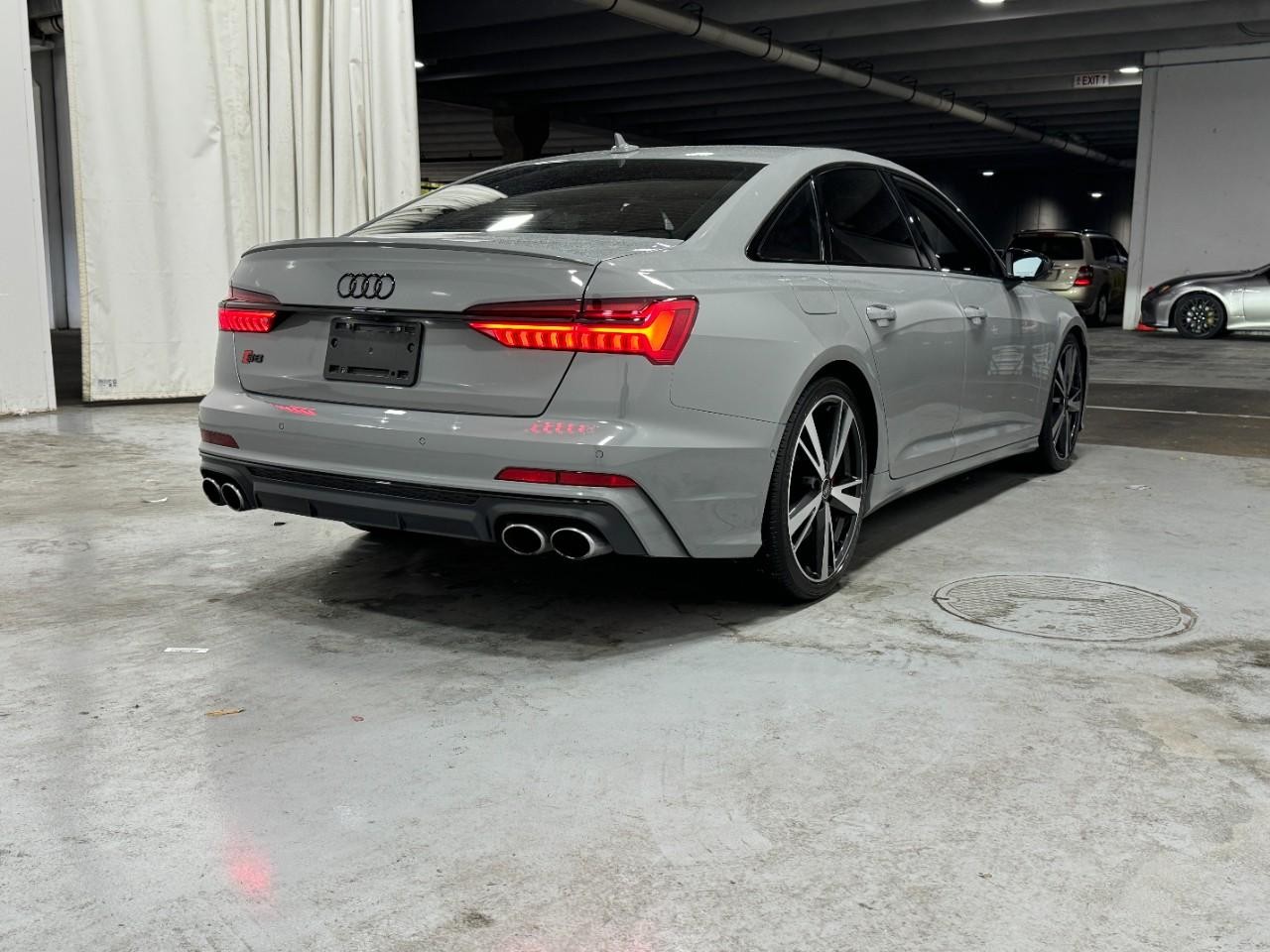 Audi S6 Sedan Vehicle Full-screen Gallery Image 4