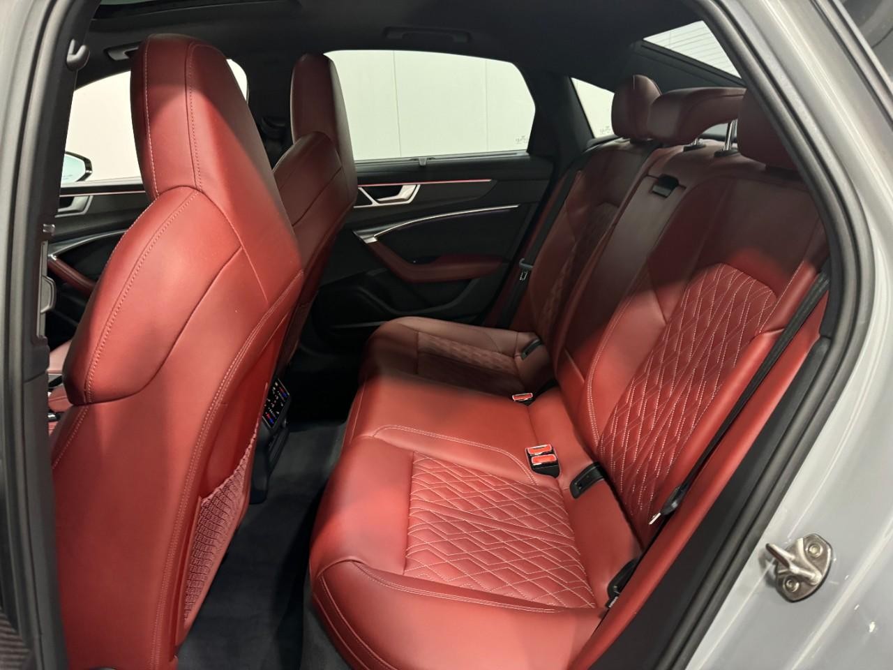 Audi S6 Sedan Vehicle Full-screen Gallery Image 8