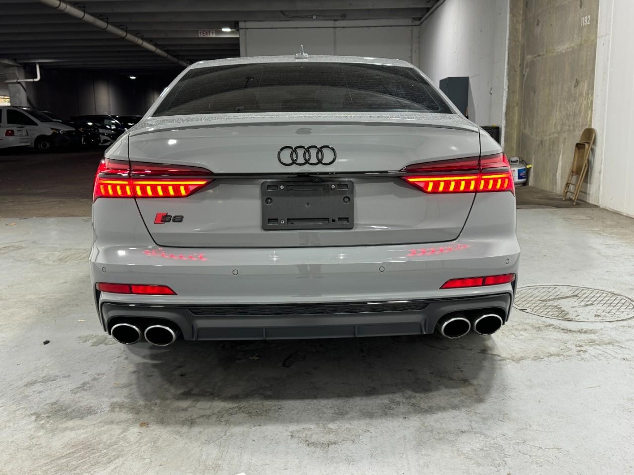 Audi S6 Sedan Vehicle Full-screen Gallery Image 9