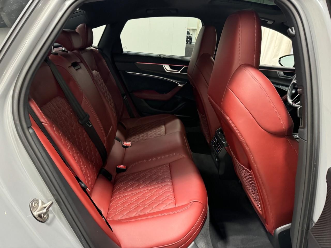 Audi S6 Sedan Vehicle Full-screen Gallery Image 10