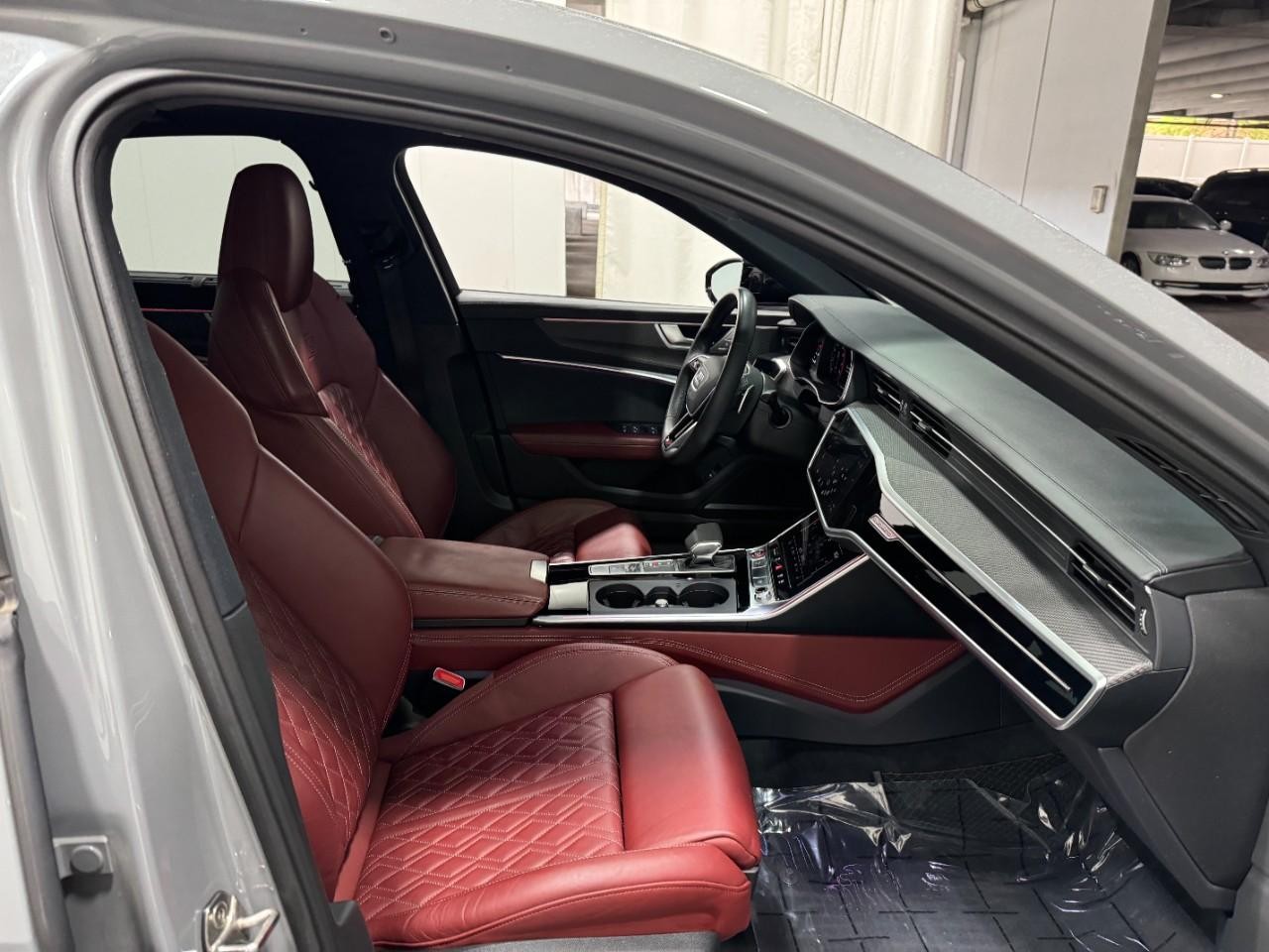 Audi S6 Sedan Vehicle Full-screen Gallery Image 19