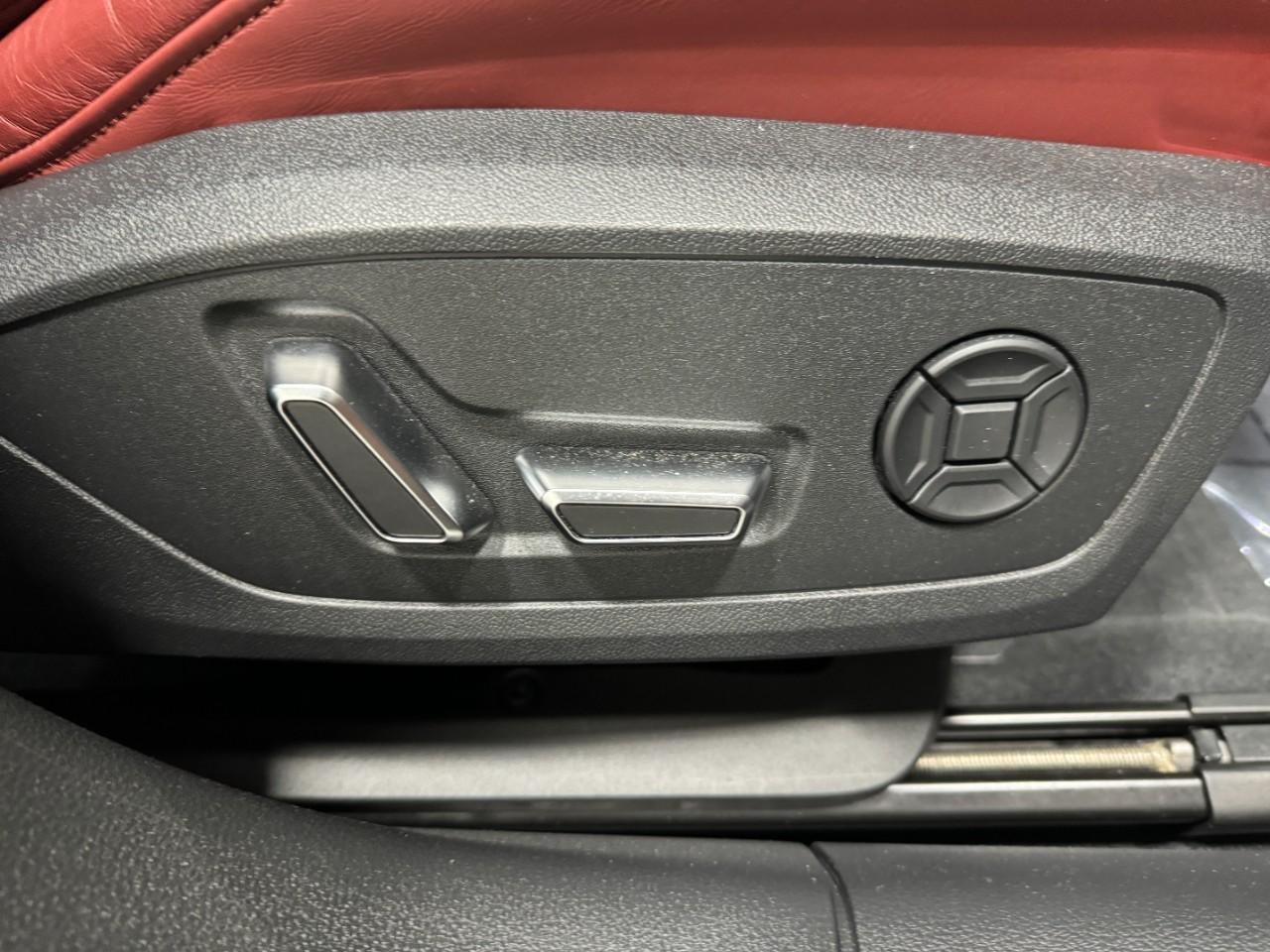 Audi S6 Sedan Vehicle Full-screen Gallery Image 21