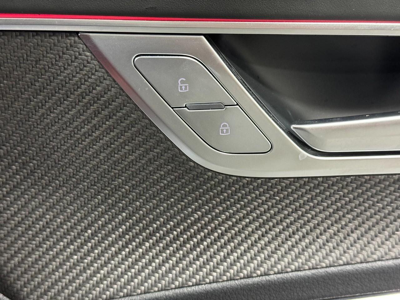 Audi S6 Sedan Vehicle Full-screen Gallery Image 22