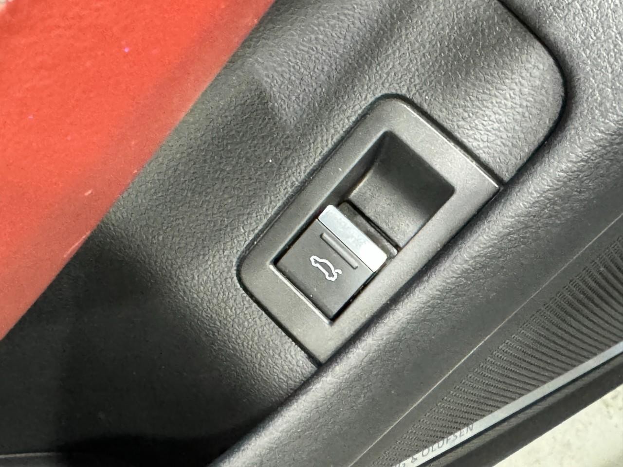 Audi S6 Sedan Vehicle Full-screen Gallery Image 27