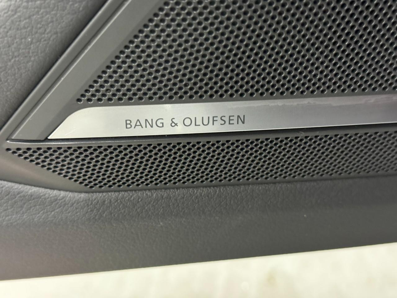 Audi S6 Sedan Vehicle Full-screen Gallery Image 28