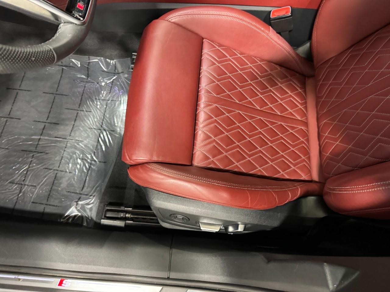 Audi S6 Sedan Vehicle Full-screen Gallery Image 30