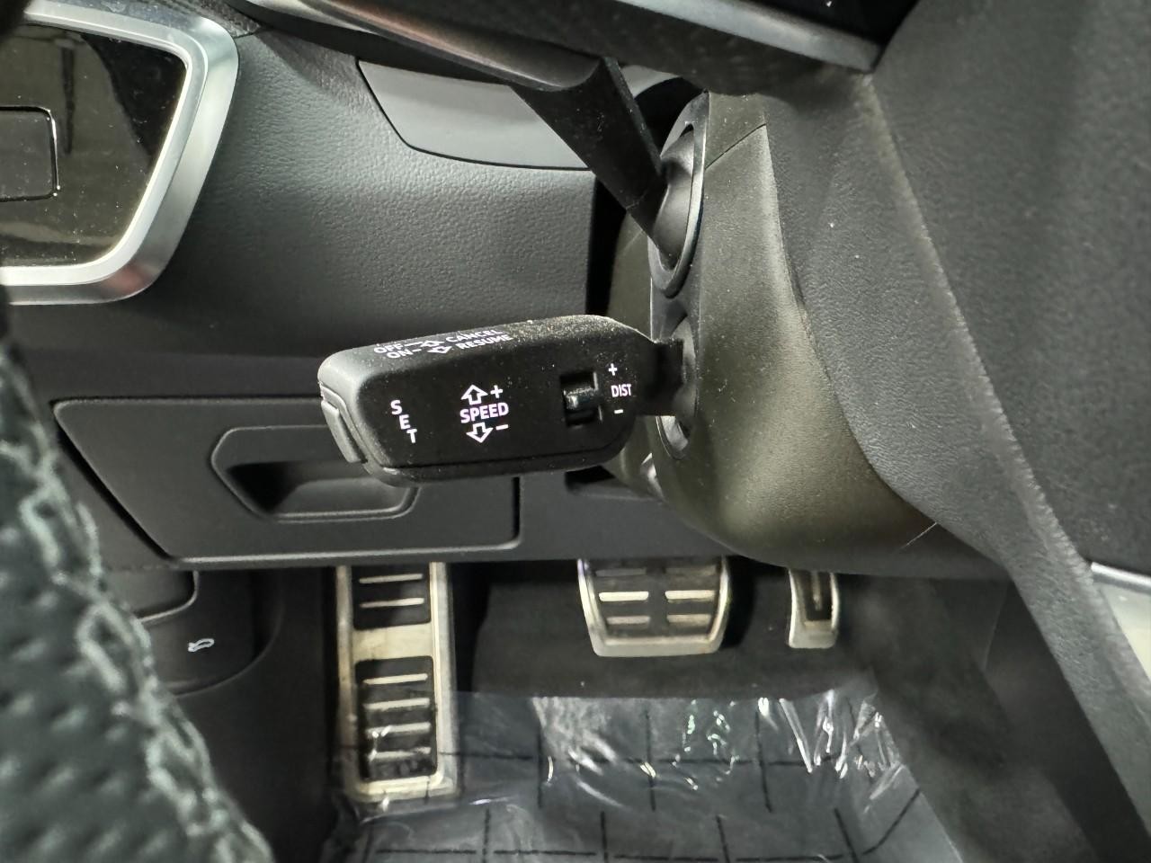 Audi S6 Sedan Vehicle Full-screen Gallery Image 33