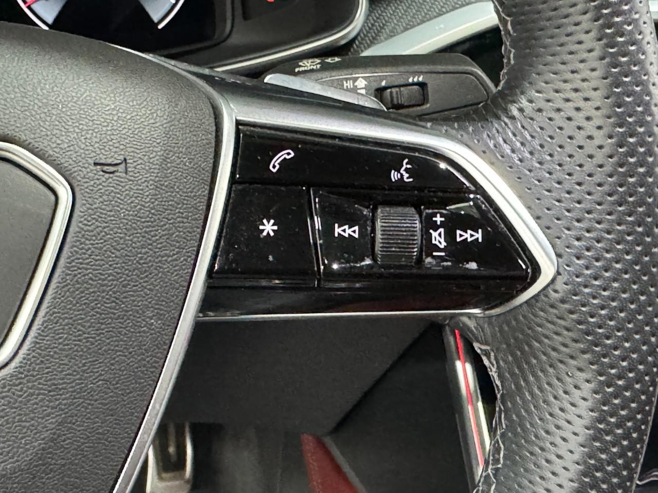 Audi S6 Sedan Vehicle Full-screen Gallery Image 35