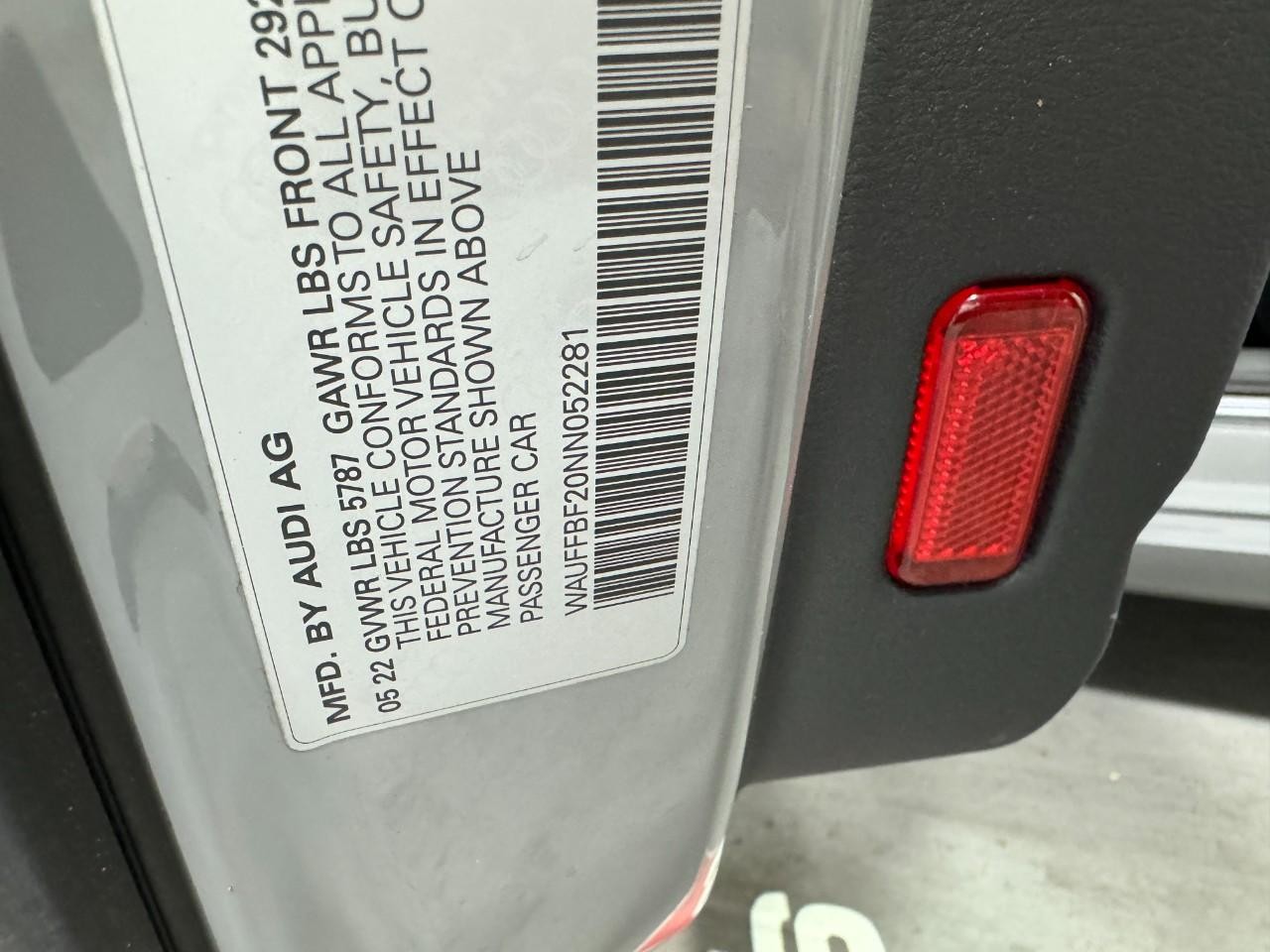 Audi S6 Sedan Vehicle Full-screen Gallery Image 38