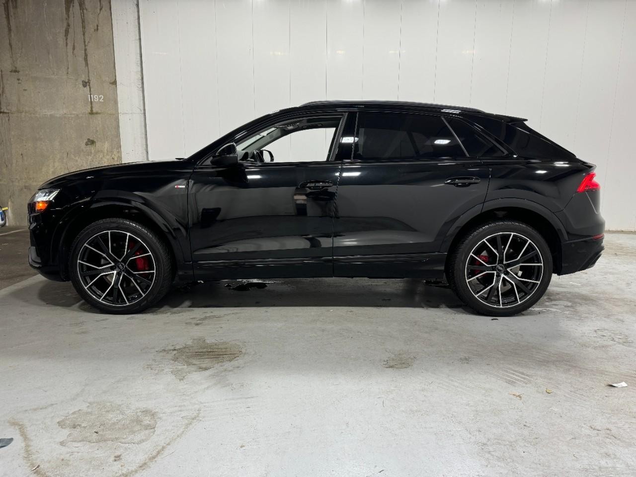 Audi Q8 Vehicle Full-screen Gallery Image 2