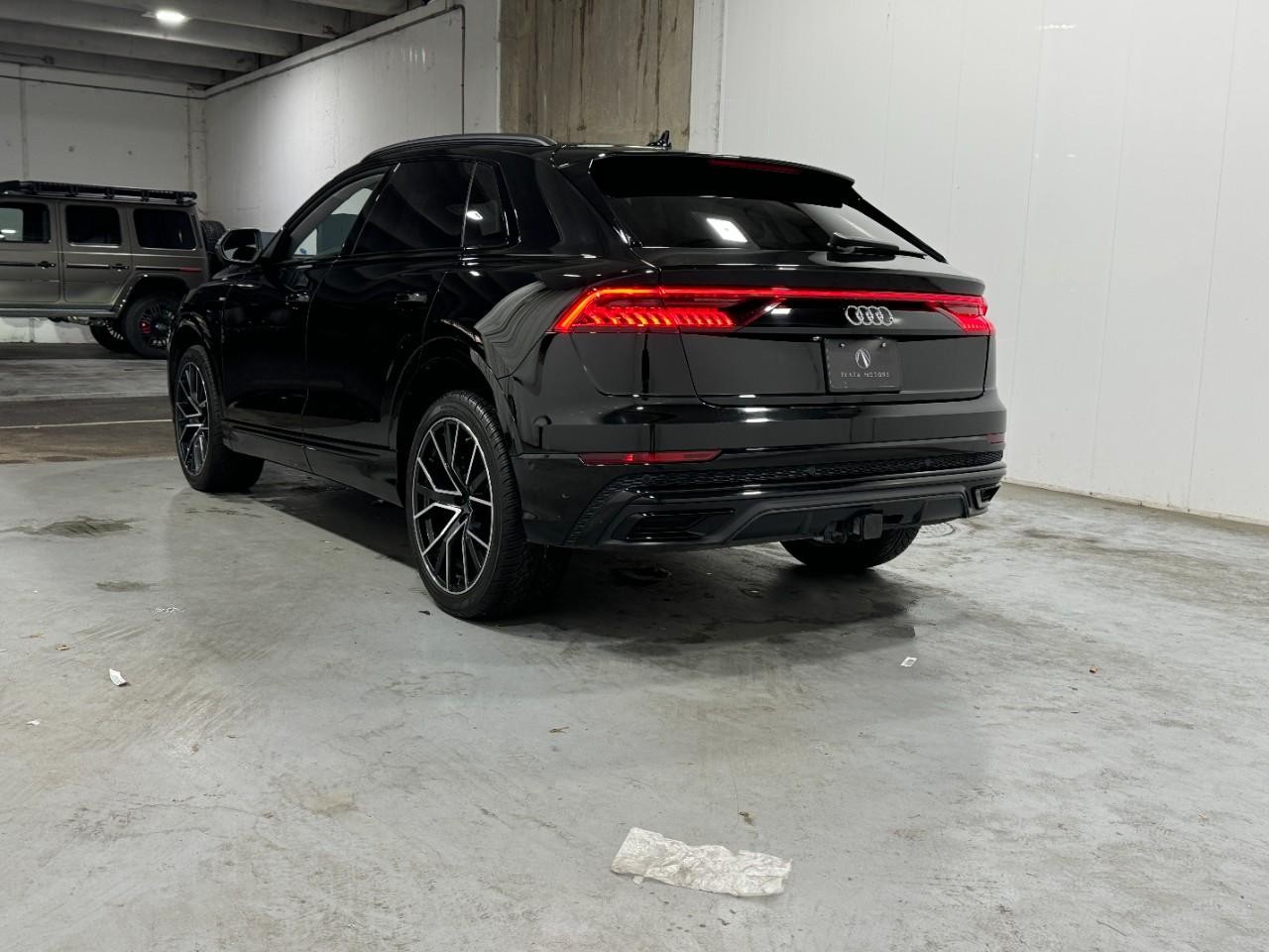 Audi Q8 Vehicle Full-screen Gallery Image 3