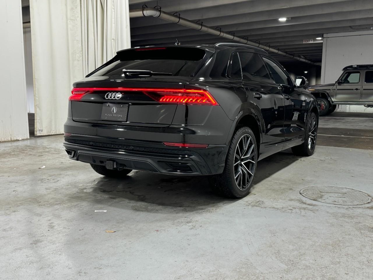 Audi Q8 Vehicle Full-screen Gallery Image 4