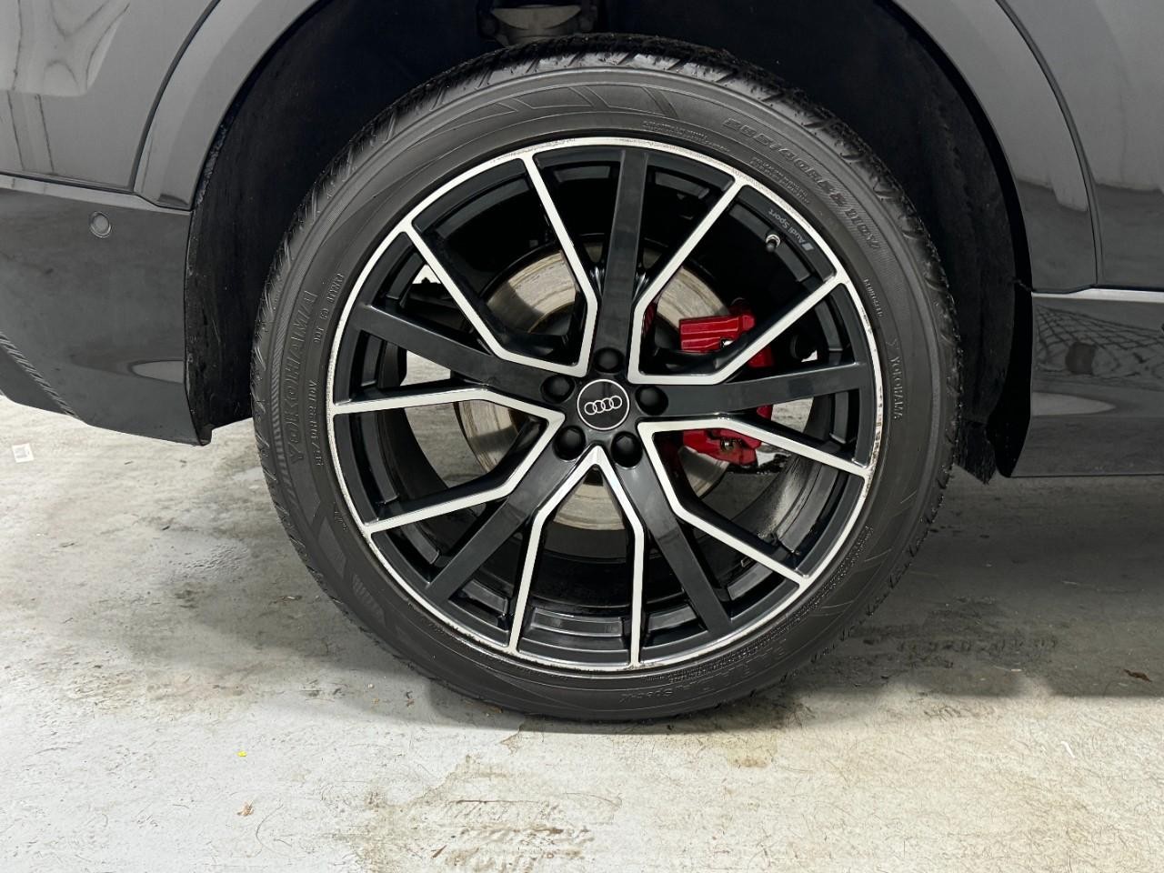 Audi Q8 Vehicle Full-screen Gallery Image 5