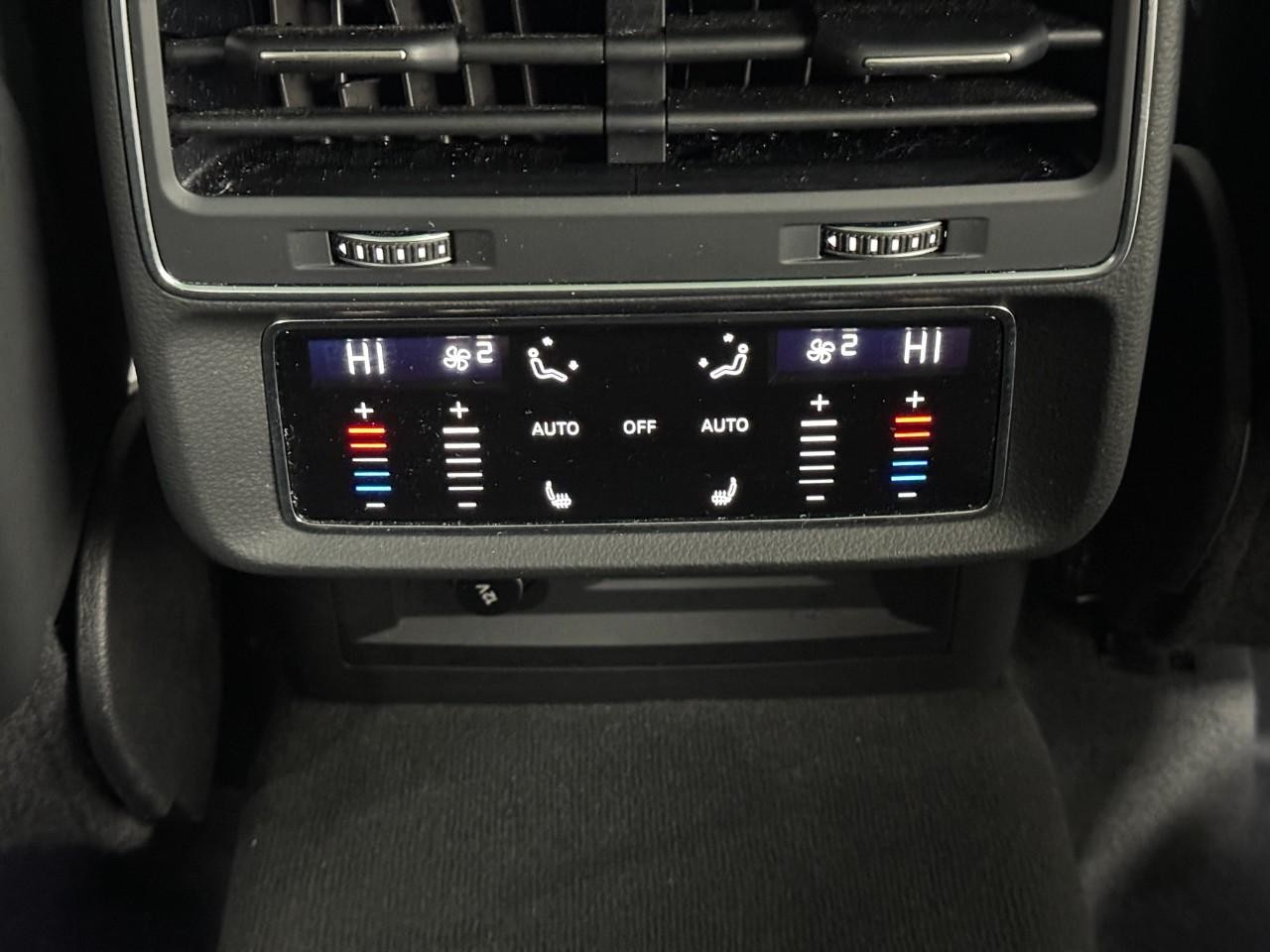 Audi Q8 Vehicle Full-screen Gallery Image 11